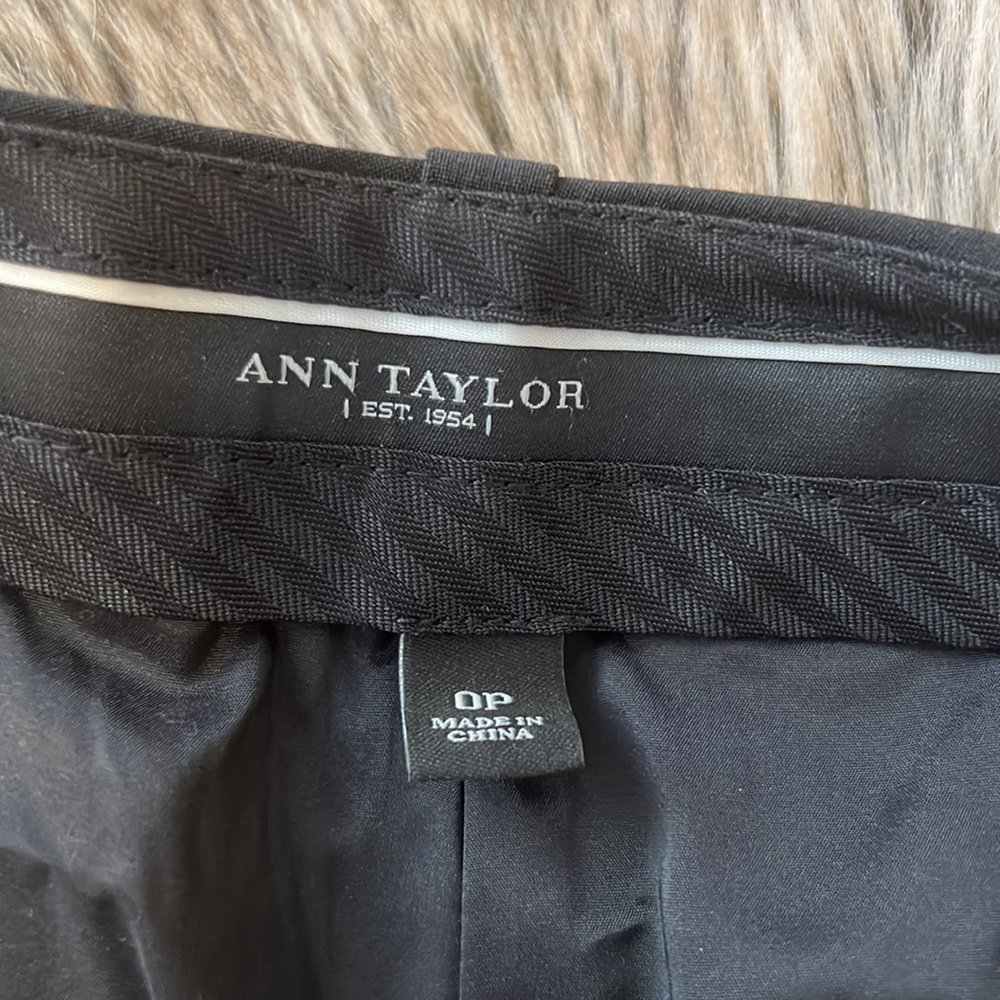 Ann Taylor dress pant- pristine condition - Picture 3 of 6